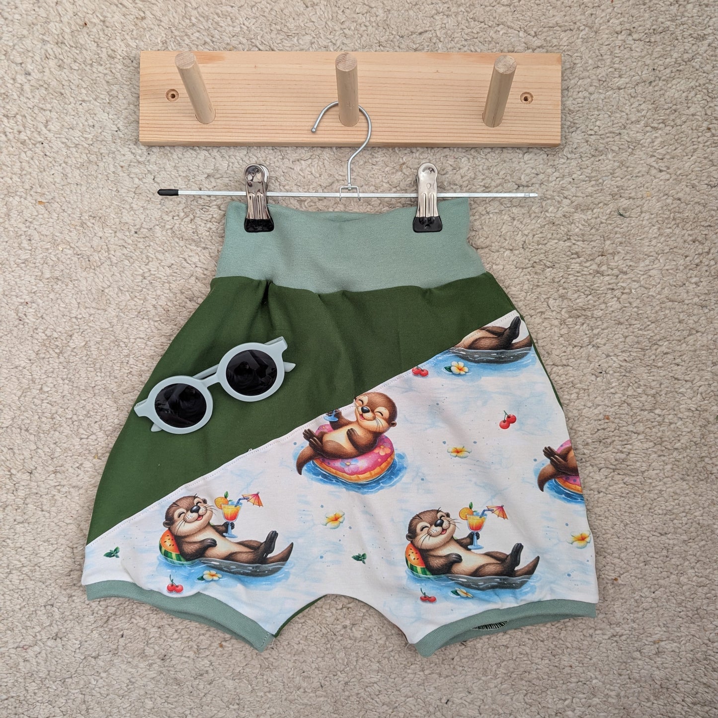 Sommer Otter Poolparty Stoff Detailaufnahme – Kinderstoff Otter Jersey Meterware