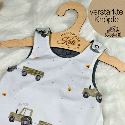 Baby Strampler Traktor verstärkte Knöpfe · handgenäht · Jungen · Handmade by Kati