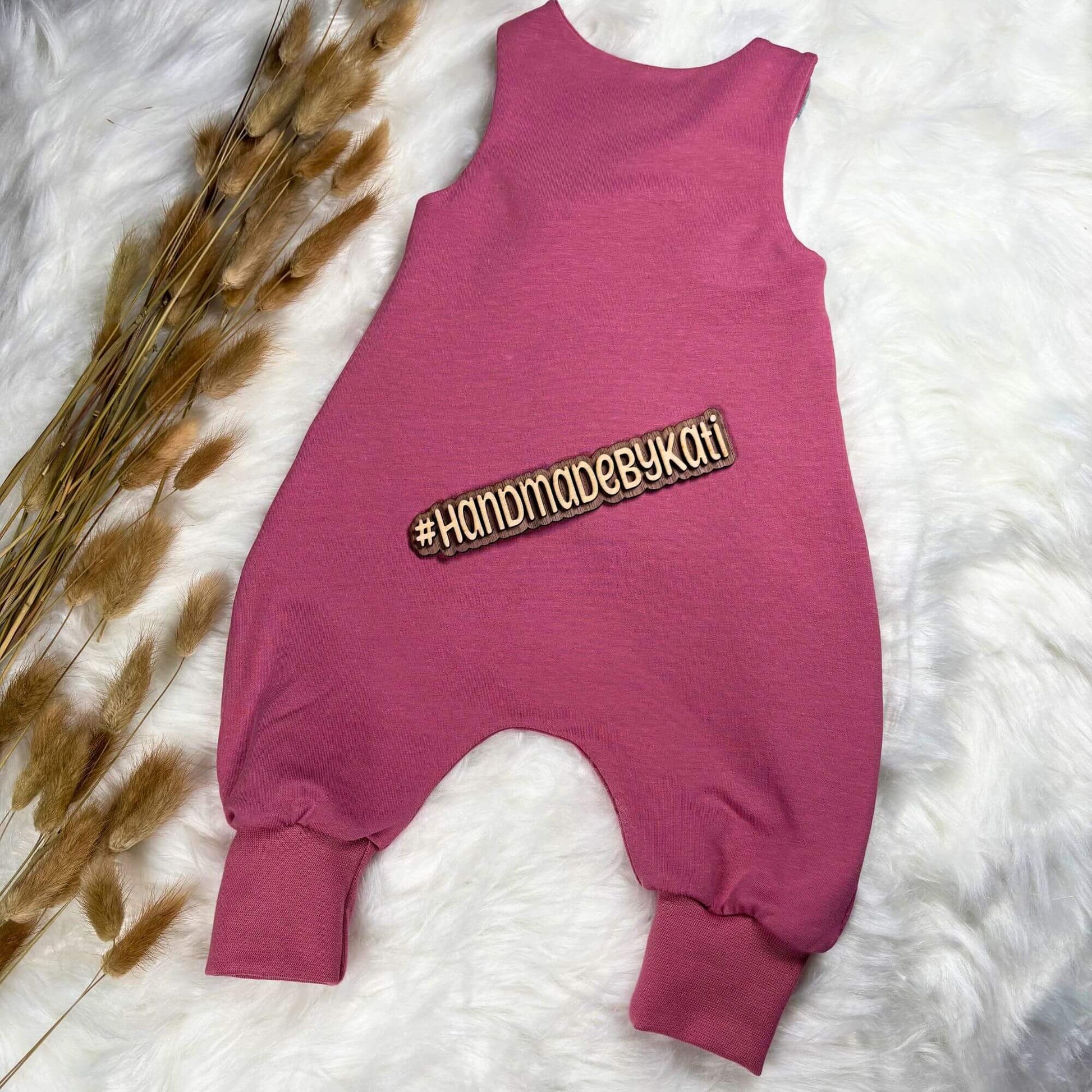 Baby Strampler Reh altrosa Rückenansicht · handgenäht · Mädchen Geschenk Geburt · Handmade by Kati