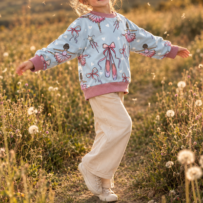 Kinderpullover „Ballerina“ blau – handgenäht aus Baumwolle