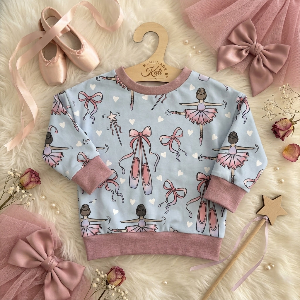 Kinderpullover „Ballerina“ blau – handgenäht aus Baumwolle