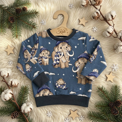 Kinderpullover „MammutBande“ blau – handgenäht aus Baumwolle