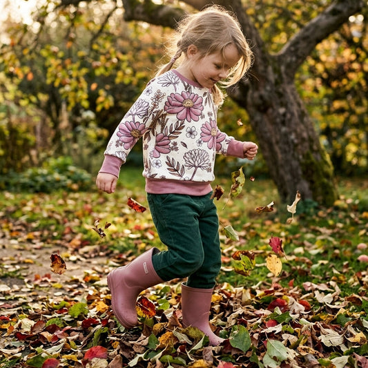 Kinderpullover „WiesenHerbst“ cremeweiß – handgenäht aus Baumwolle