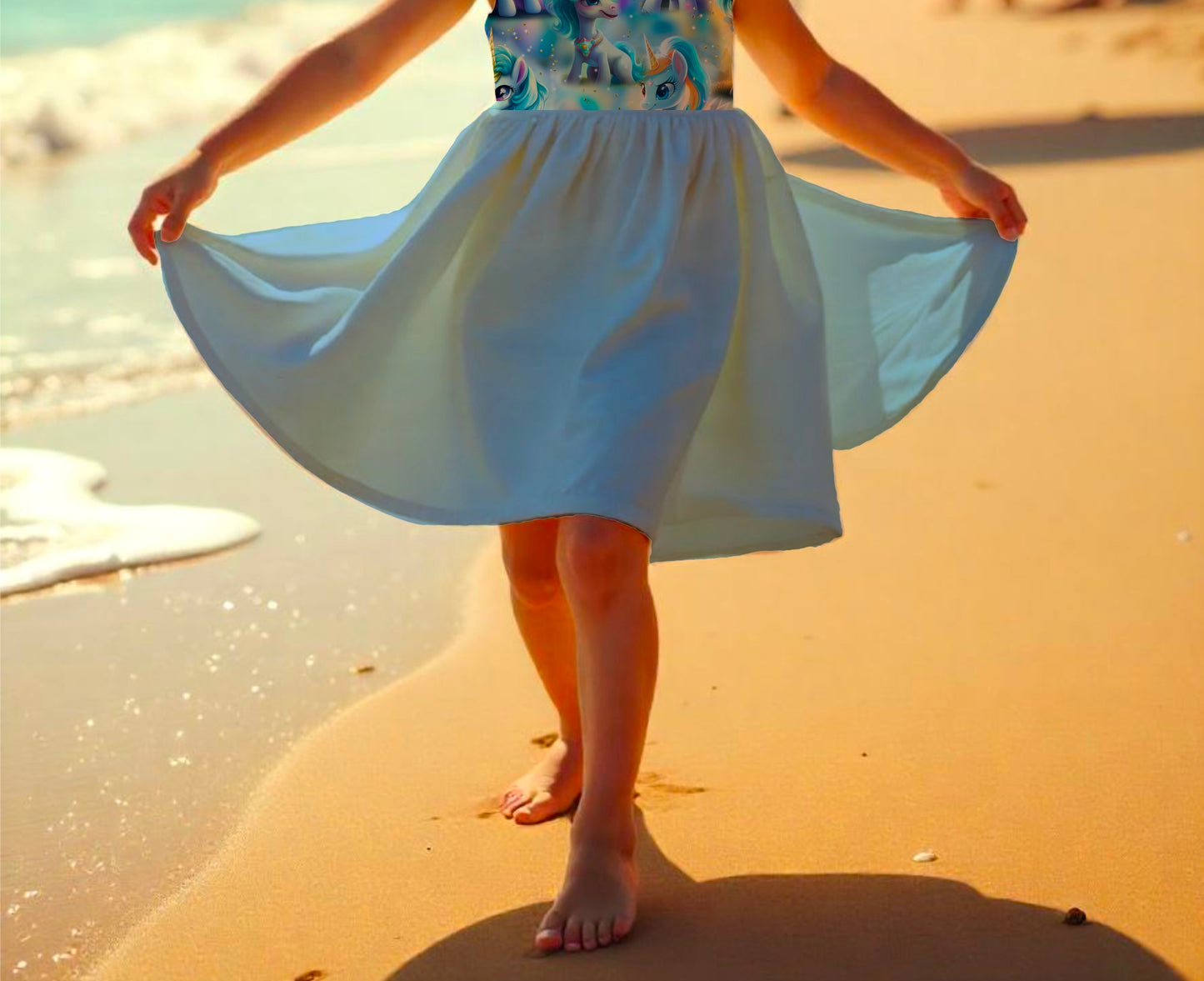 Kleine Ponys Drehkleid blau Detailaufnahme – handgemachtes Mädchenkleid French Terry