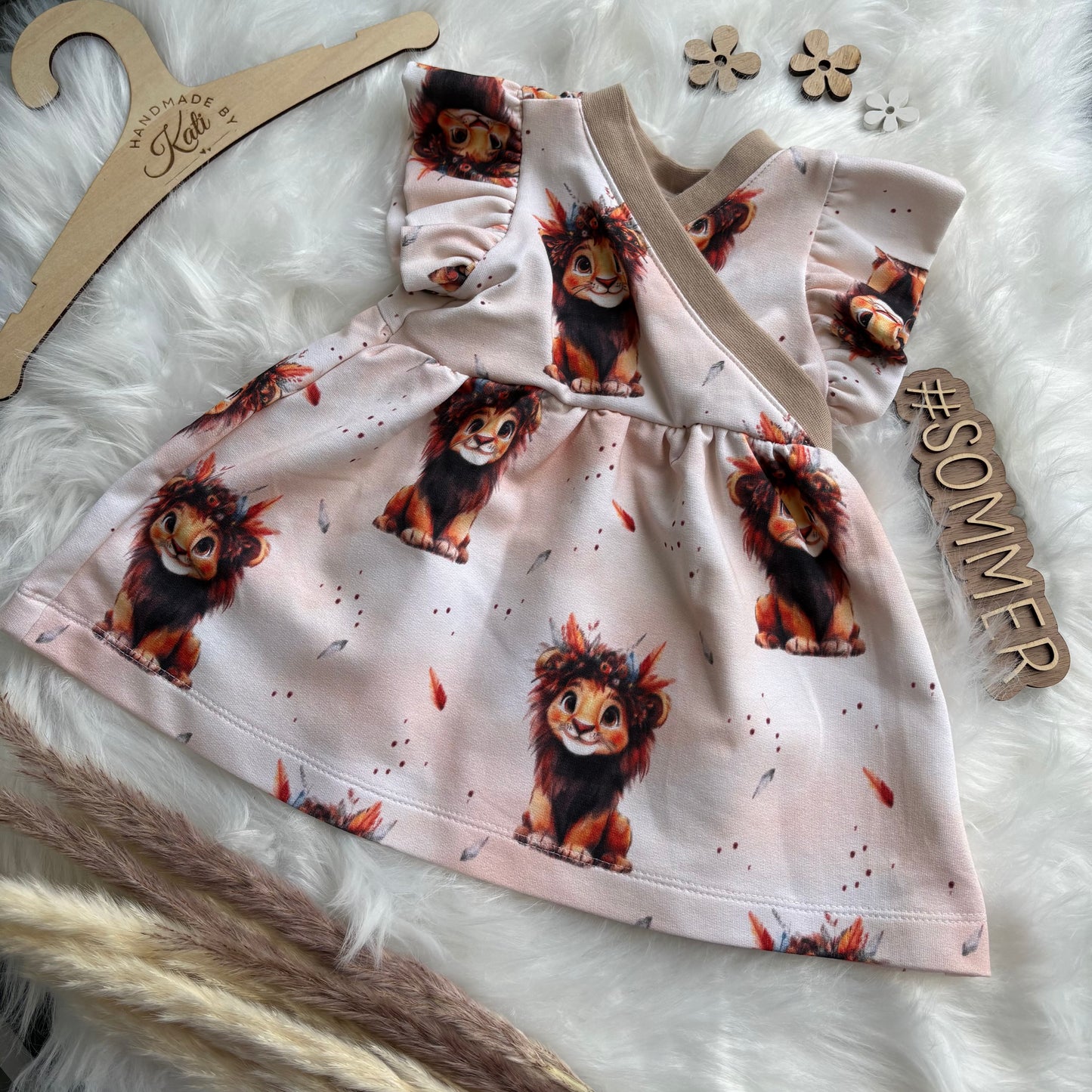 Baby Wickelkleid Gr. 68 – French Terry, Boho Löwe Beige | Einzelstück