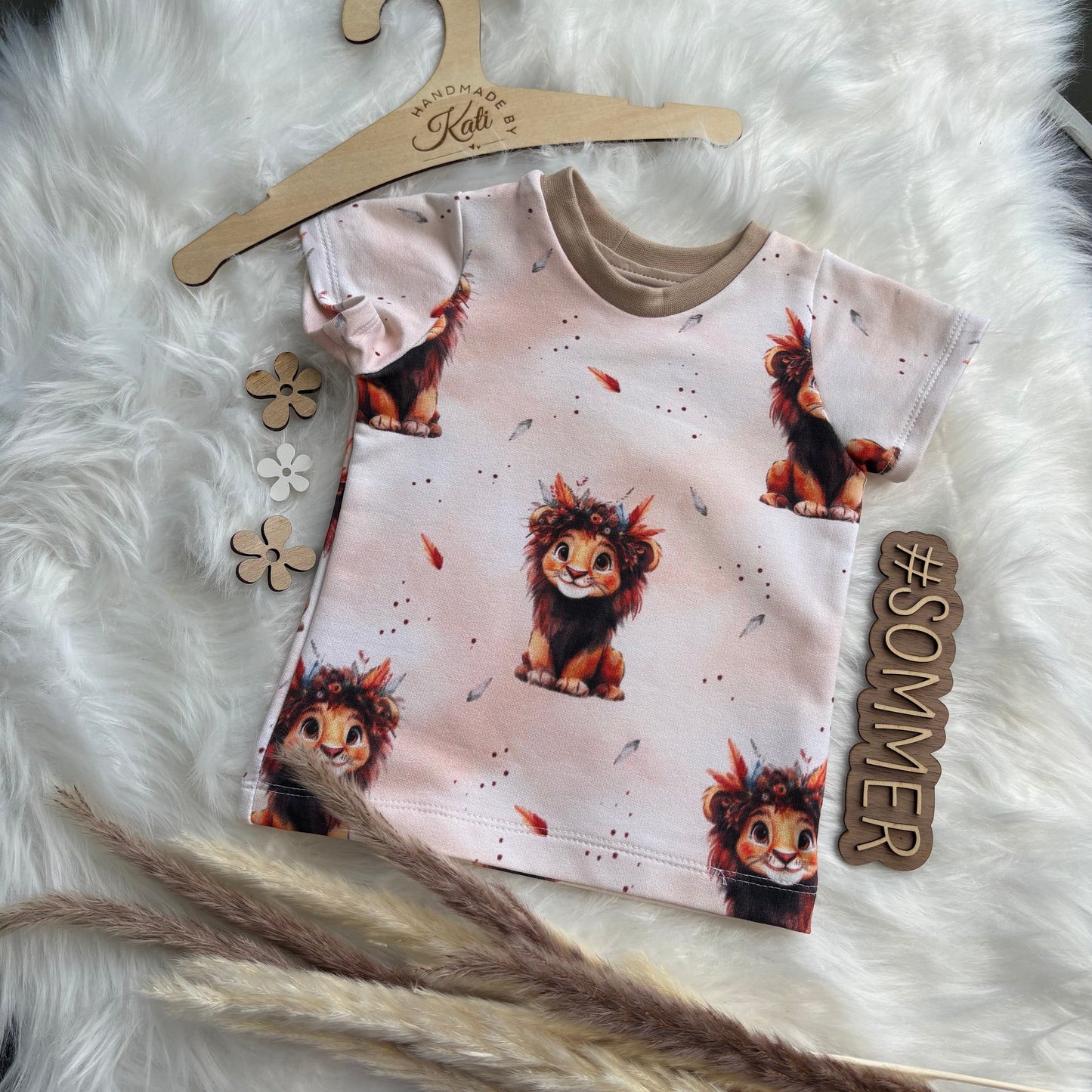 Handmade T-Shirt Gr. 74 – Kleiner Löwe auf Beige | SALE