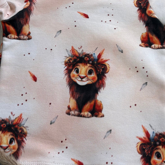 Handmade T-Shirt Gr. 74 – Kleiner Löwe auf Beige | SALE