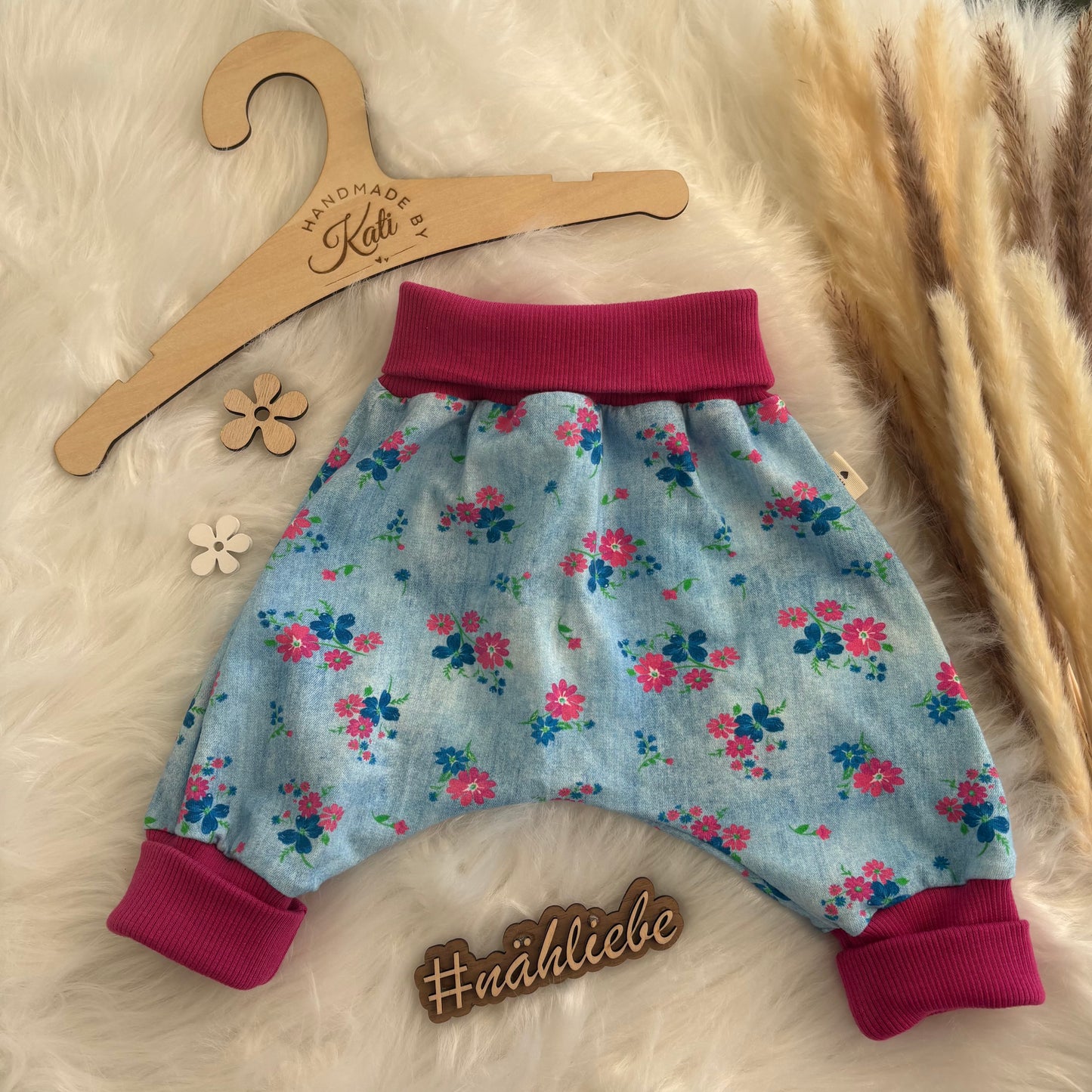 Pumphose Baby Blumen blau / Beere handgenäht | Gr. 56