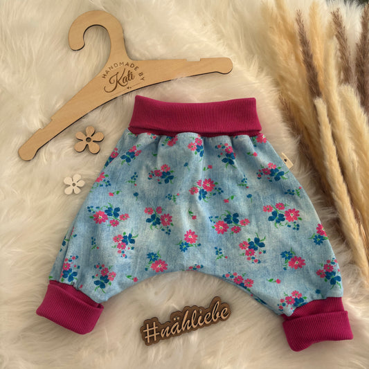 Pumphose Baby Blumen blau / Beere handgenäht | Gr. 56