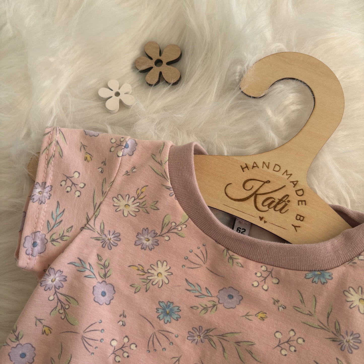 Handmade T-Shirt Gr. 62 – rosa mit Blumen  | SALE