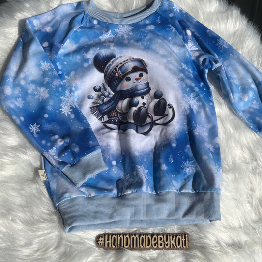 Kinderpullover „Schneemann" blau – handgenäht aus Baumwolle, Gr. 116
