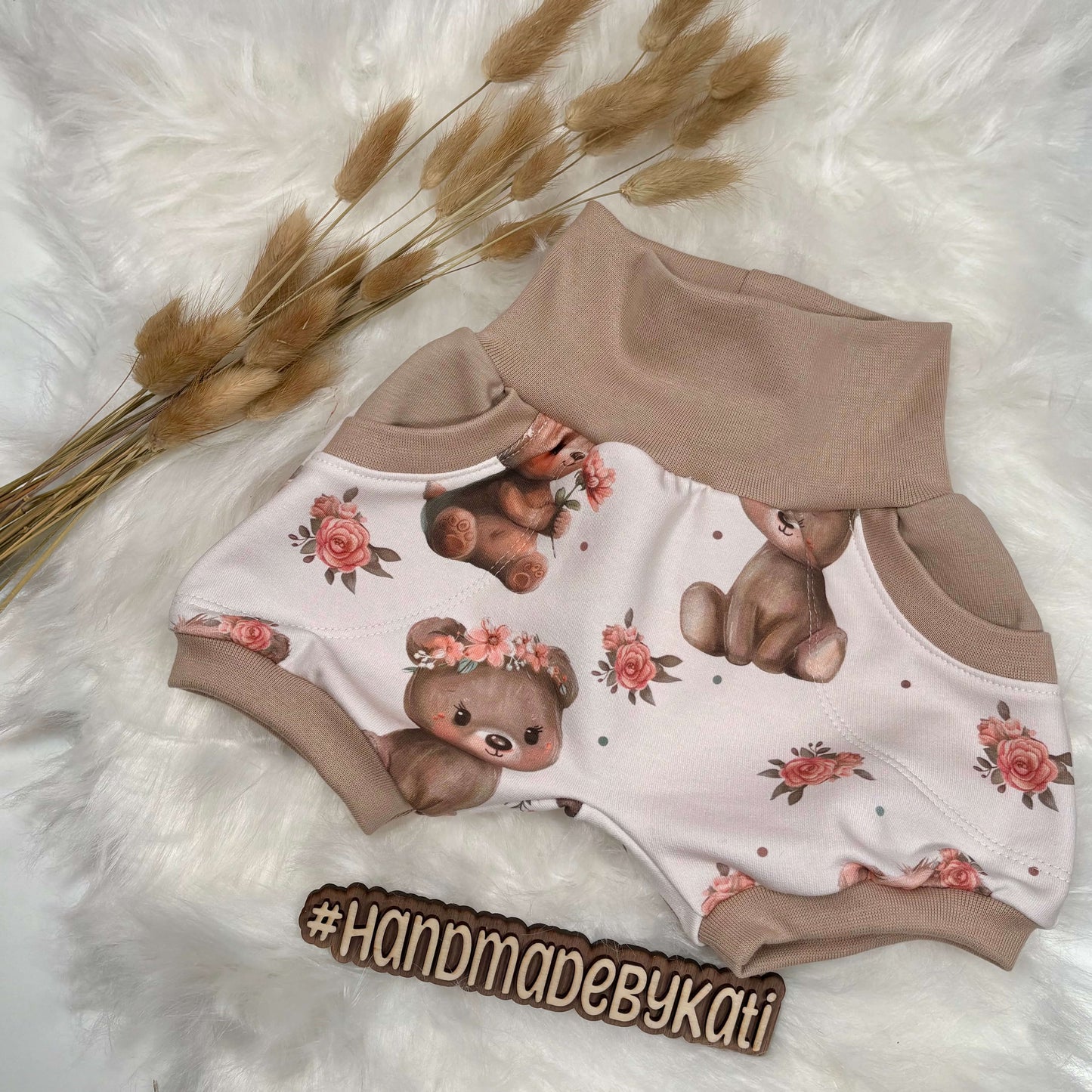 Handmade kurze Hose "süße Bären" in beige