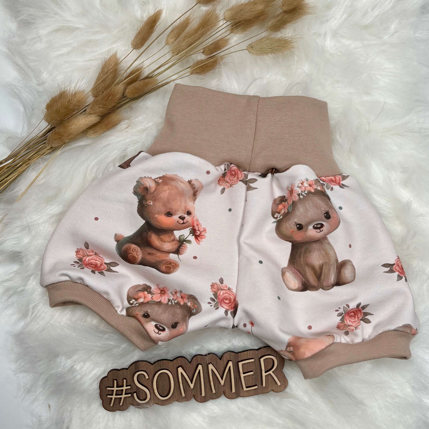 Handmade kurze Hose "süße Bären" in beige