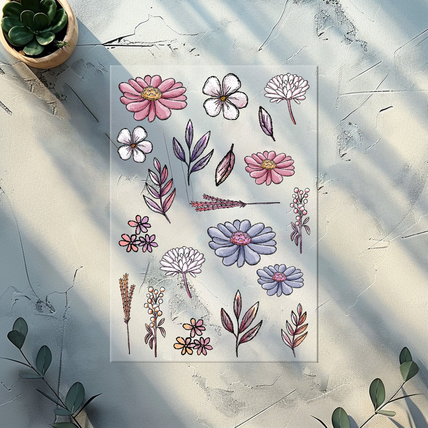 Nahaufnahme Bügelbild Wildblume in Altrosa mit goldener Blütenmitte