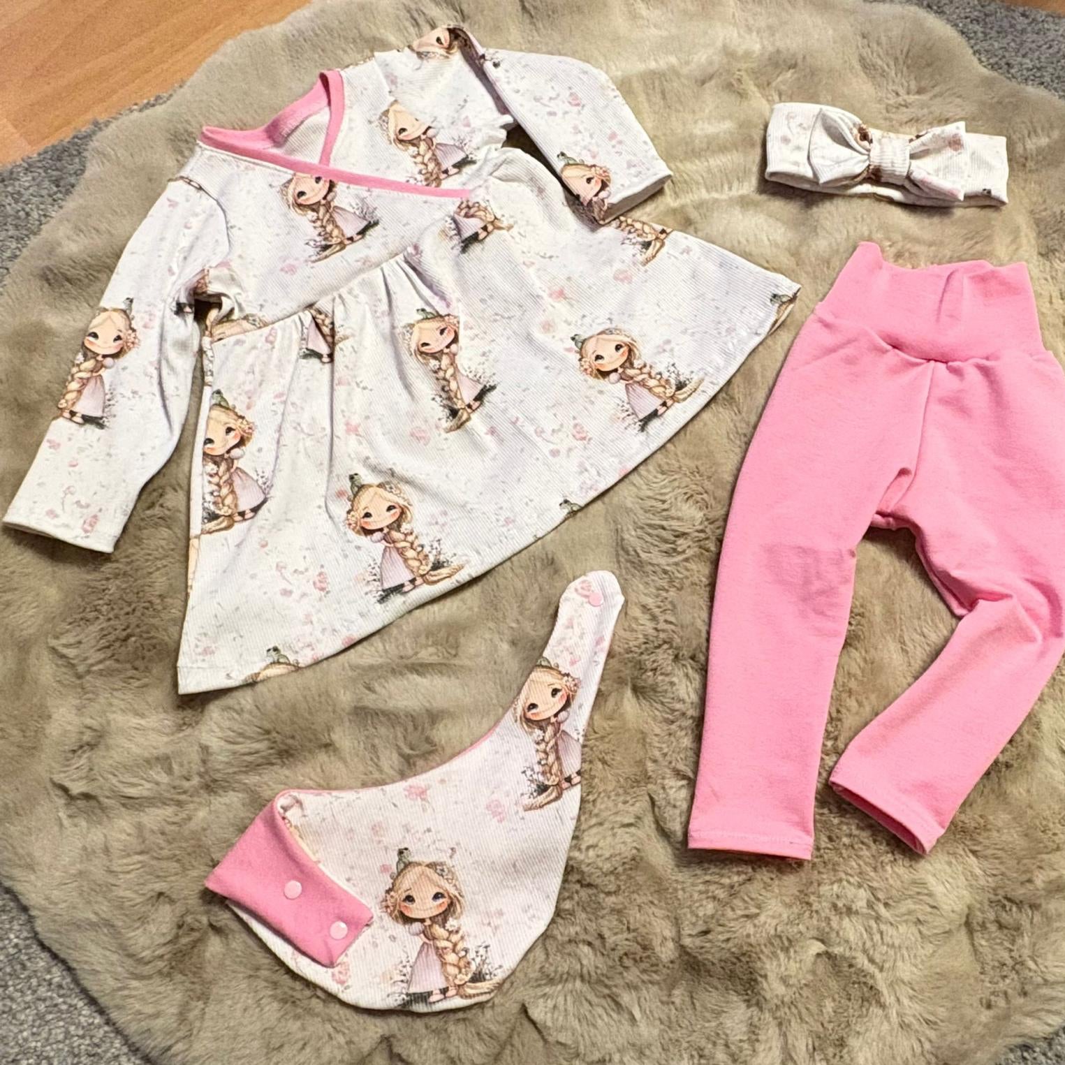 Märchenliebe Stoff Meterware Detailaufnahme – Märchen Kinderstoff Jersey