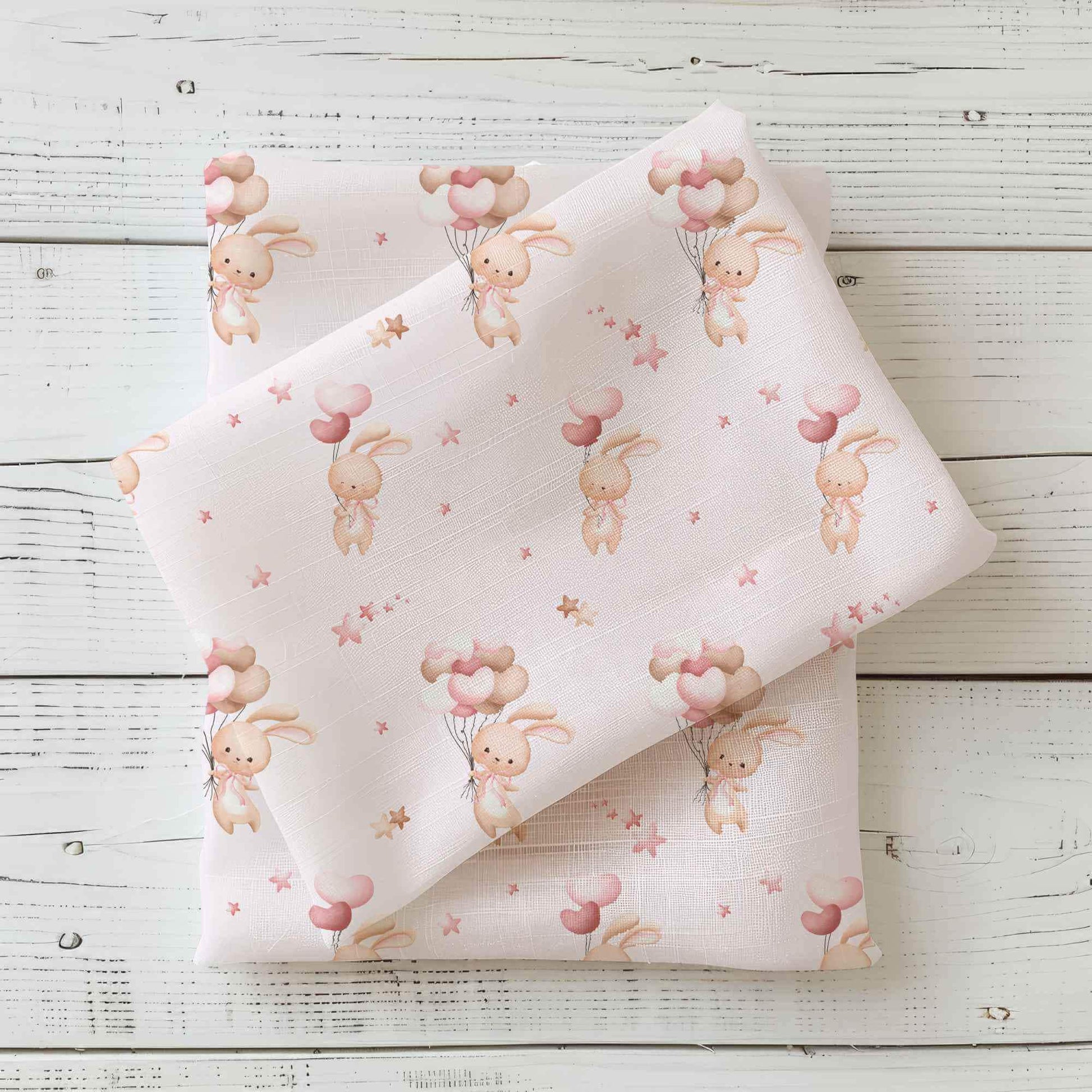 Süßer Jersey oder French Terry Stoff mit Osterhase, herz Ballon und Sternen Details auf rosa Hintergrund, perfekt für kreative Nähprojekte