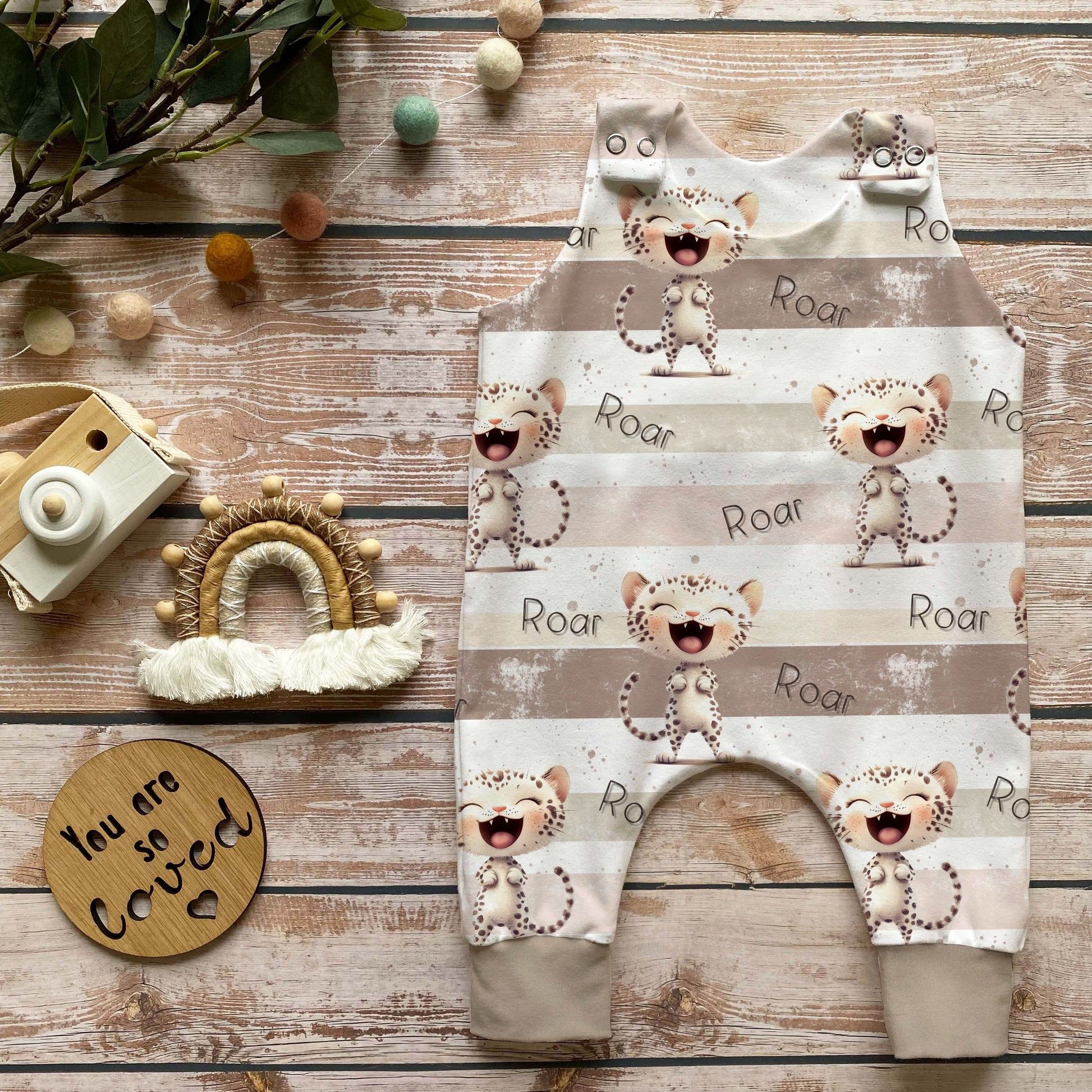 Baby Strampler ROAR Leo Set handgenäht · Gr. 56–80 · Jungen · Handmade by Kati