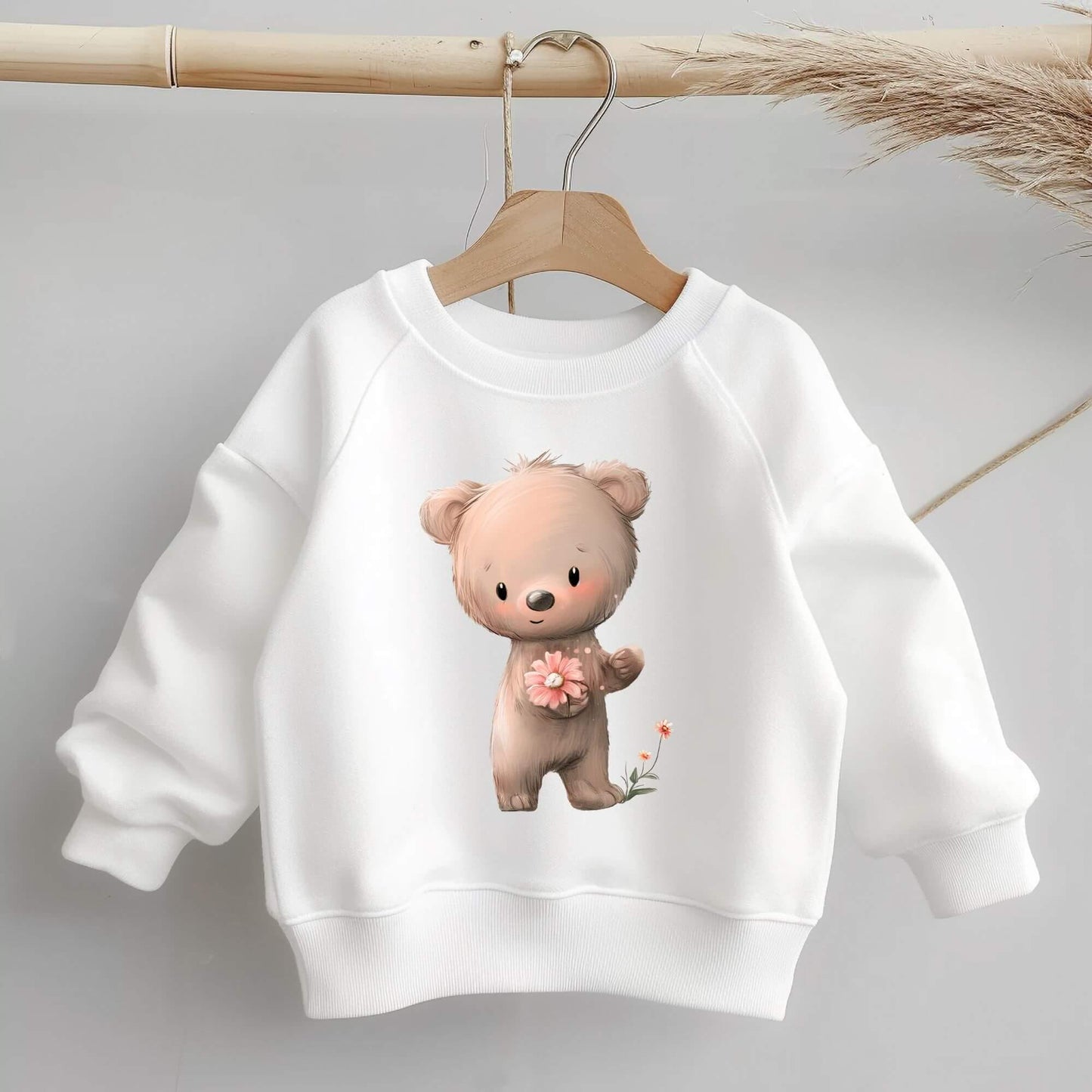 Bären Junge Bügelbild DTF Transfer – süßer Bär mit Blume Kinderkleidung Handmade by Kati