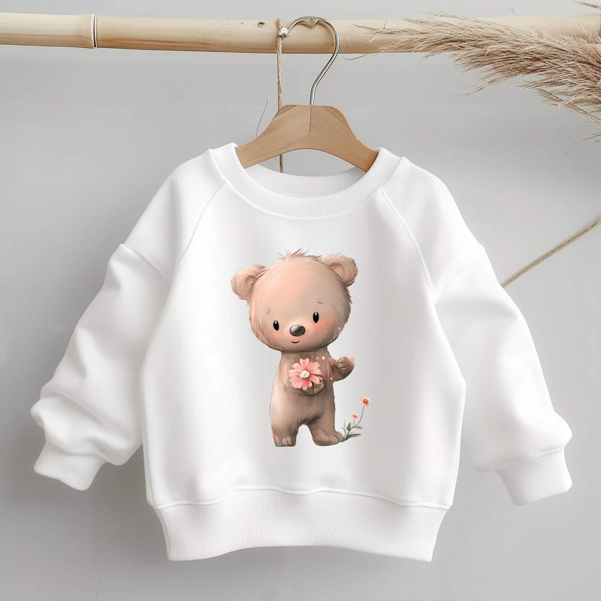 Bären Junge Bügelbild DTF Transfer – süßer Bär mit Blume Kinderkleidung Handmade by Kati