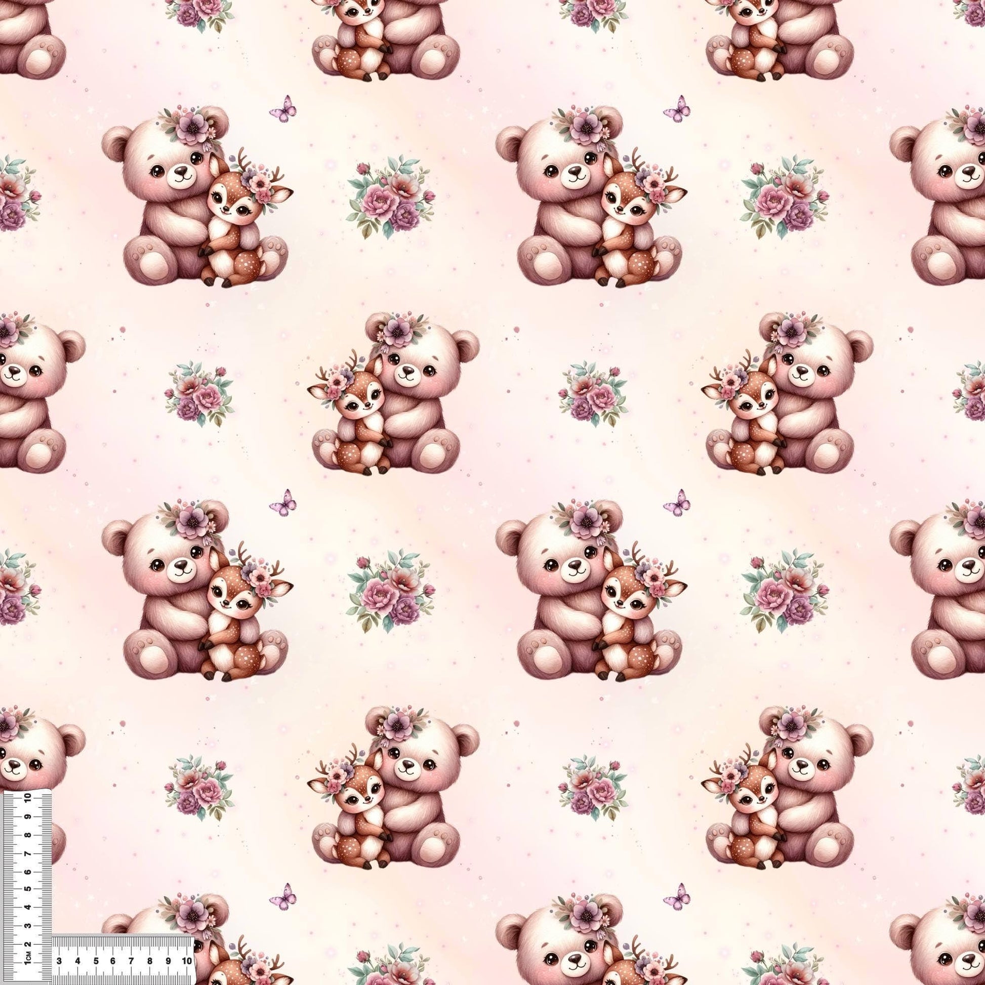 Detailaufnahme der Illustration Teddy Bär hat ein Rehkitz im Arm. Beide tragen Blumen Schmuck auf dem Kopf mit Maßband - damit man das Größen Verhältnis erkennt