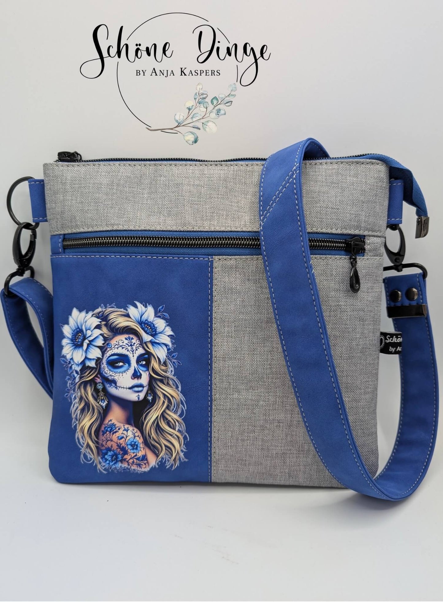 La Catrina Bügelbild blau weiß Detailaufnahme – DTF Transfer Textilien aufbügeln
